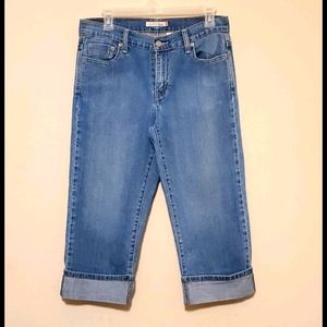 Women's Size 6 Levi's Capris